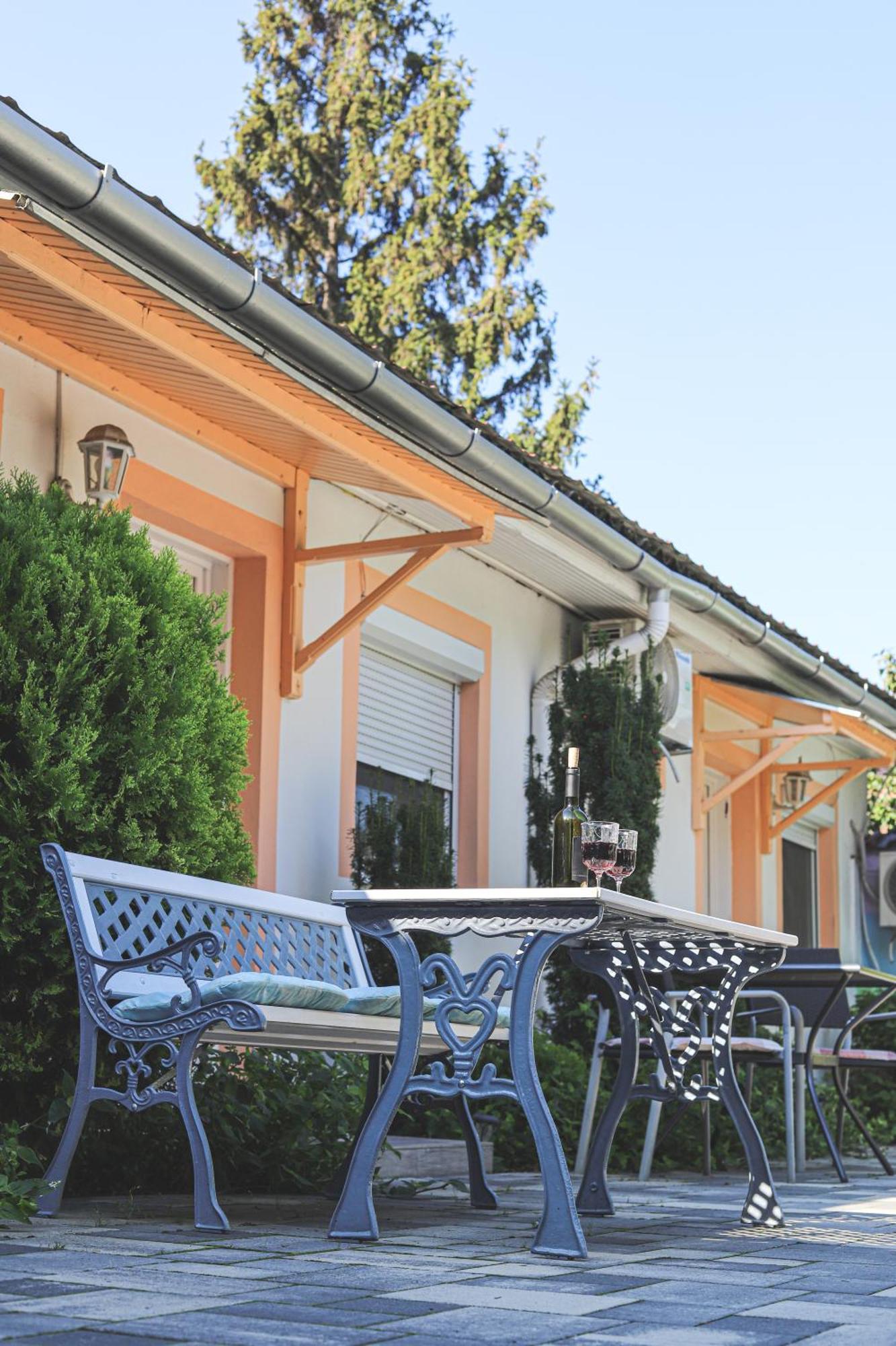 Szivárvány Panzió Szeged Exterior foto