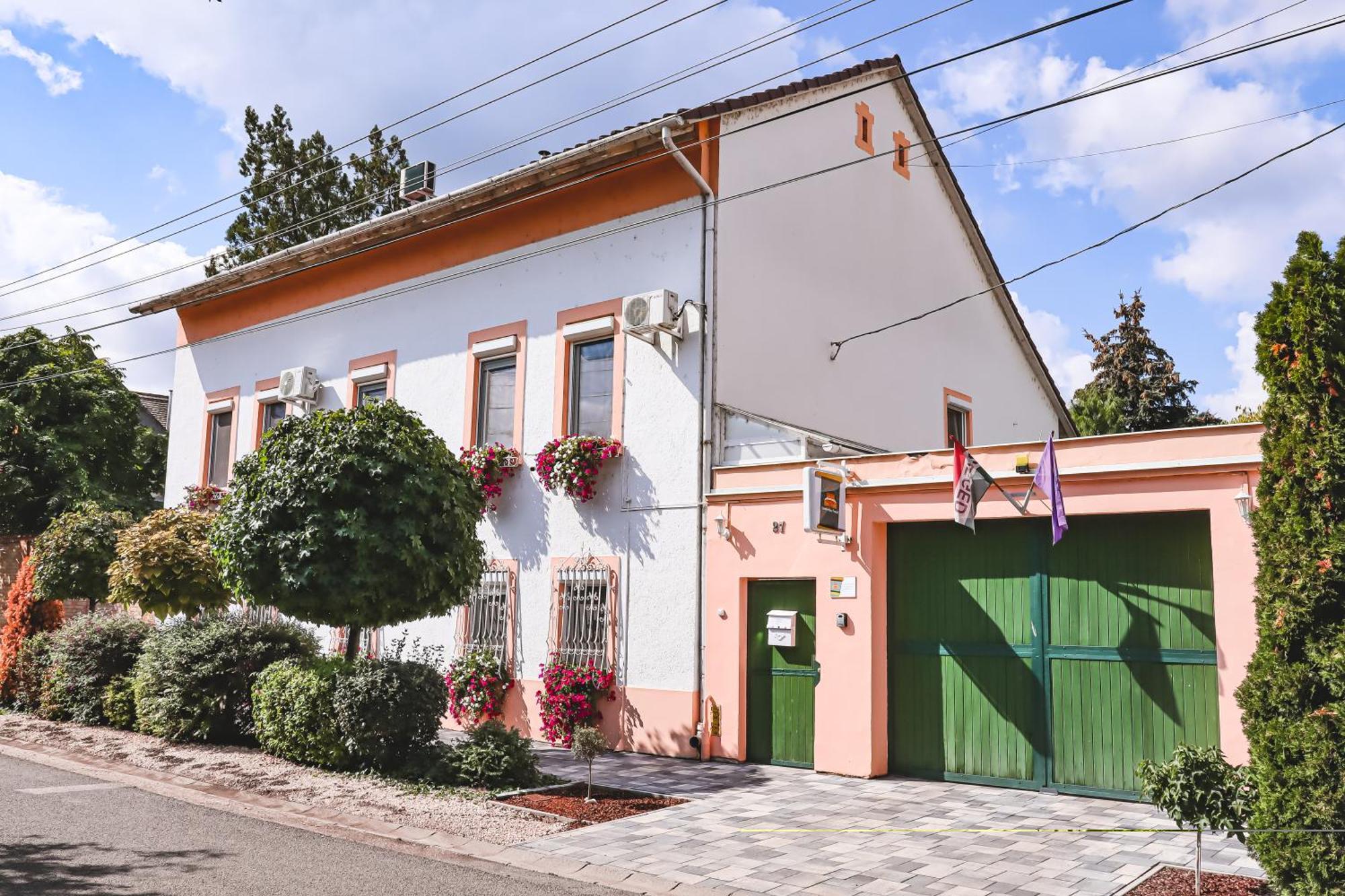 Szivárvány Panzió Szeged Exterior foto